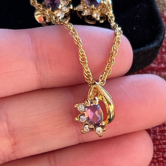 VTG 90’s Purple Rhinestone Gold Tone Metal Costume Jewelry Necklace and Earrings - Picture 3 of 6